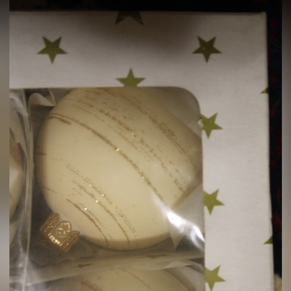 Vintage Christmas White and gold glitter ornaments 6 count in original box - Picture 3 of 3